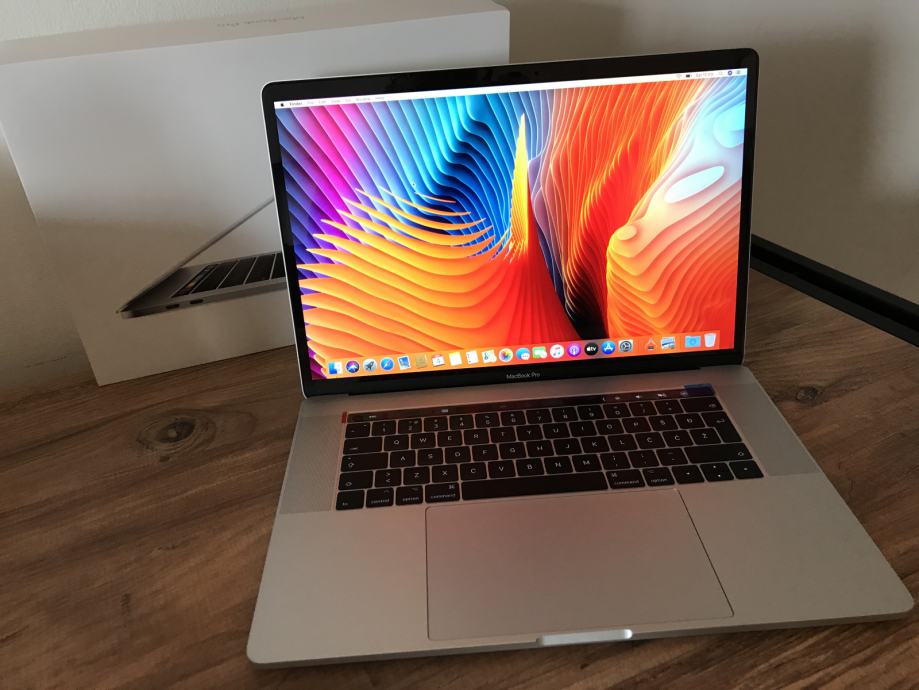 MacBook Pro 15", Touch Bar, Late 2016, 2,6Ghz, i7, 256 GB, KAO NOV!!!