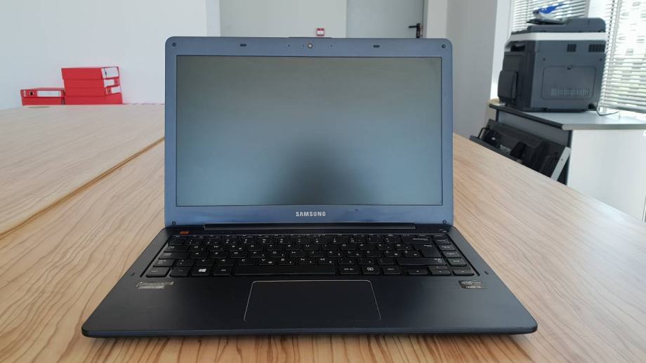 Samsung Ultrabook, Intel Core i5, LED 14", 4GB, 500GB HDD, JBL zvuk