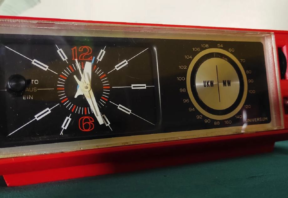 Retro vintage Quelle Universum UKW-MW Sat radio budilnik W2821