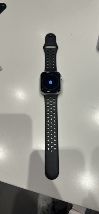 Apple Watch S9 45mm - 300€