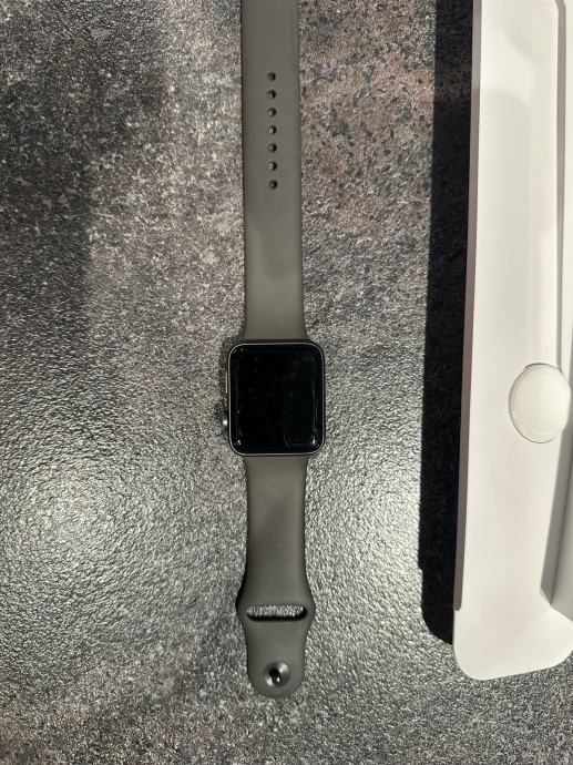 Apple Watch serija 3 42mm Space Gray