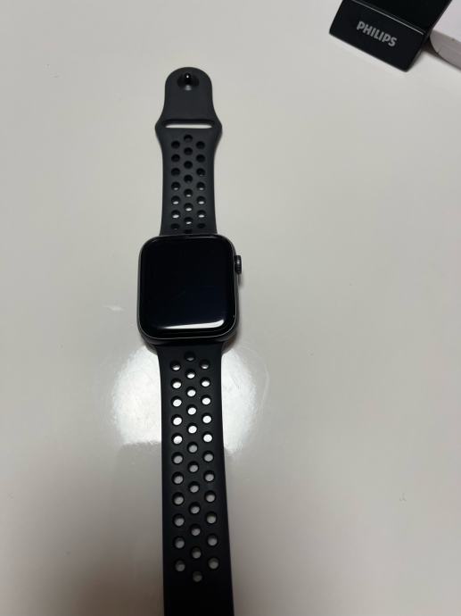 Apple Watch serija 6 Nike 44mm