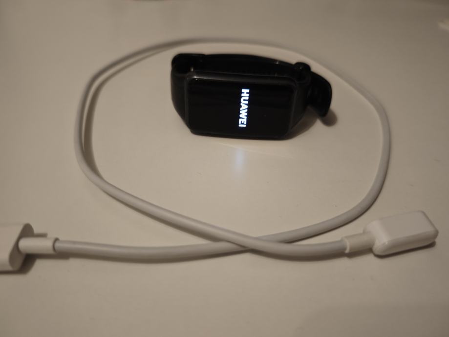 Huawei band 6, neispravan