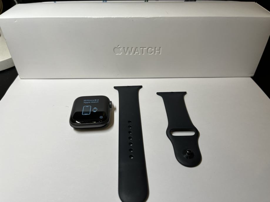 iWatch 4 Space Gray Aluminium Case / Black Sport band / 44mm