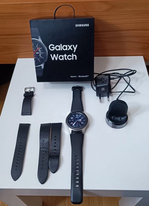 Samsung Galaxy Watch 46 mm - ODLIČNO STANJE - punjač i rez. remen