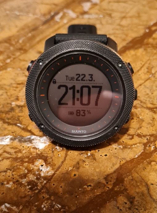 Suunto traverse clearance black red