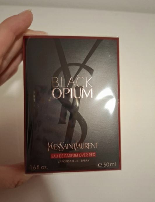 Ysl Black Black opium Eau de parfum Over red