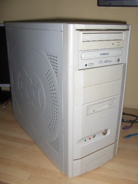 Celeron 2400MHz/HDD 40GB/RAM 512MB/GPU 64MB