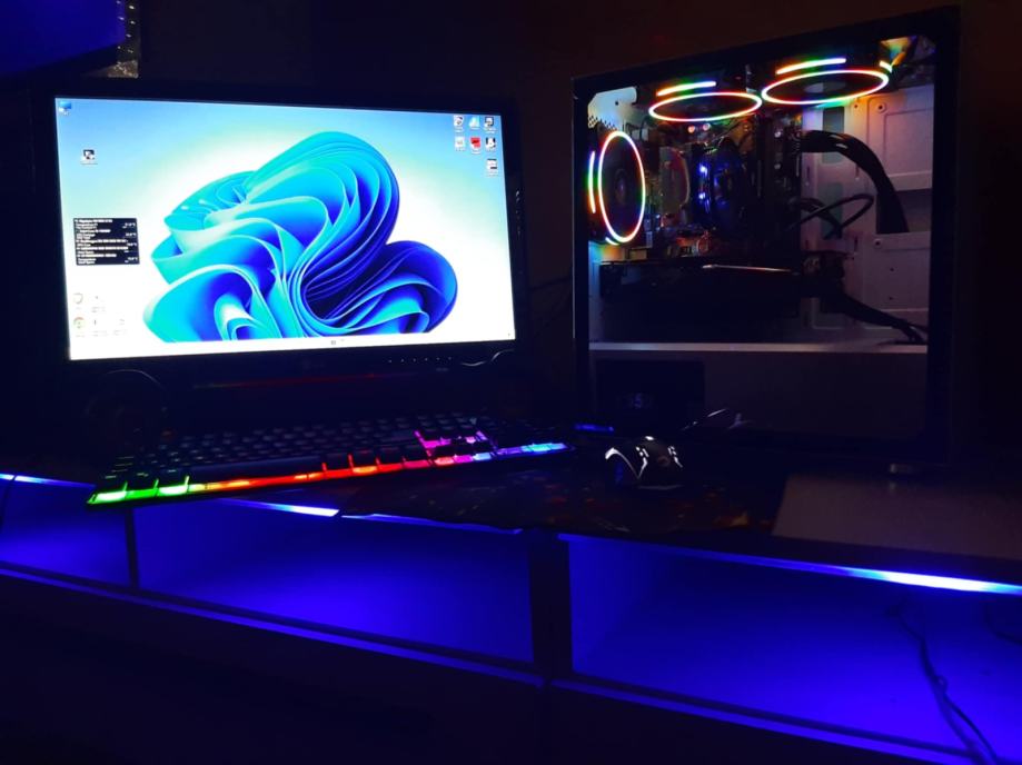 GAMING PC (12core Win11) + PERFIRERIJA + MONITOR "plug and play"