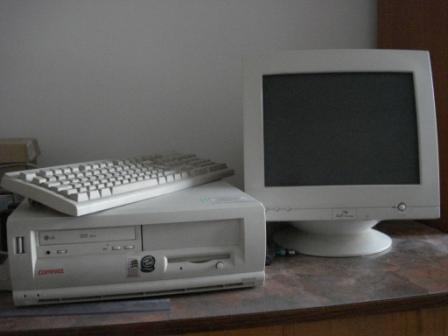 PC Compaq, monitor, tipkovnica i zvučnici