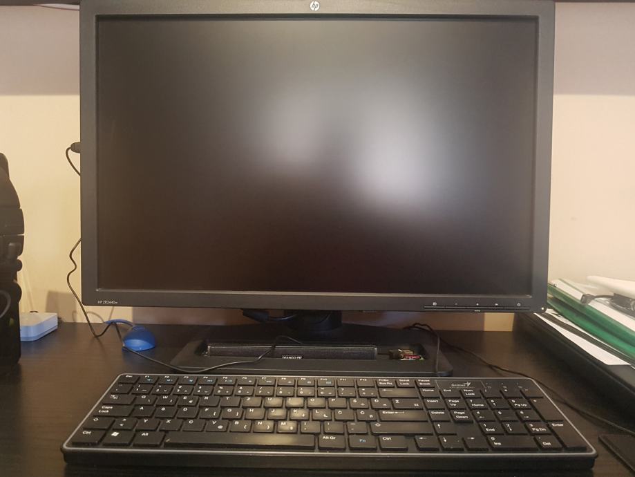 PC - Xeon W3690 3.46GHz 6-Core - 24GB RAM - SSD - 24" monitor