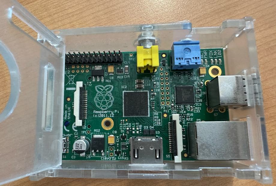 Raspberry Pi 2011.12 model B