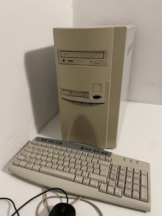 Retro kompjuter Amd athlon 2000 sa Windowsima 98,tipkovnica i mis