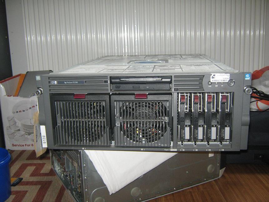 Server HP DL580 G2, quad xeon, 16GB, 144GB