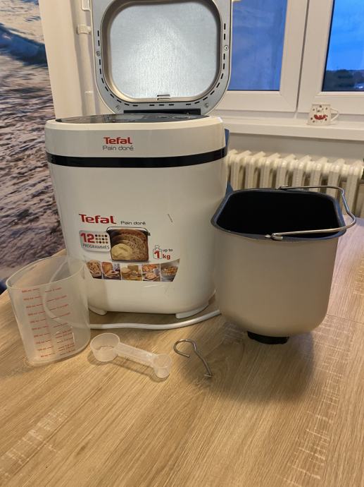 Tefal pekač kruha