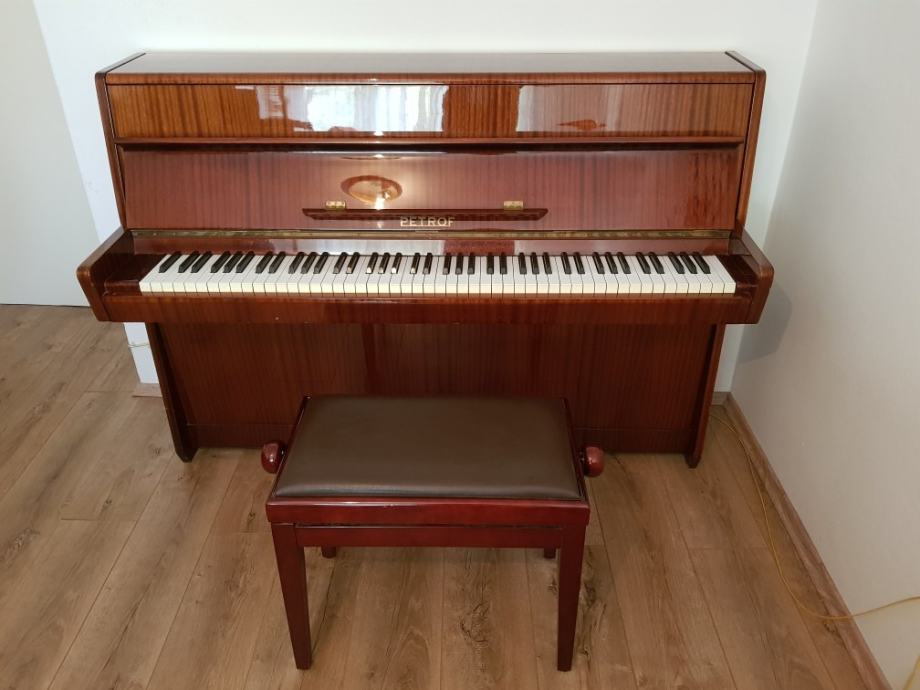 Pianino Petrof P 100 Harmonie, sa stolicom, vrlo dobro stanje