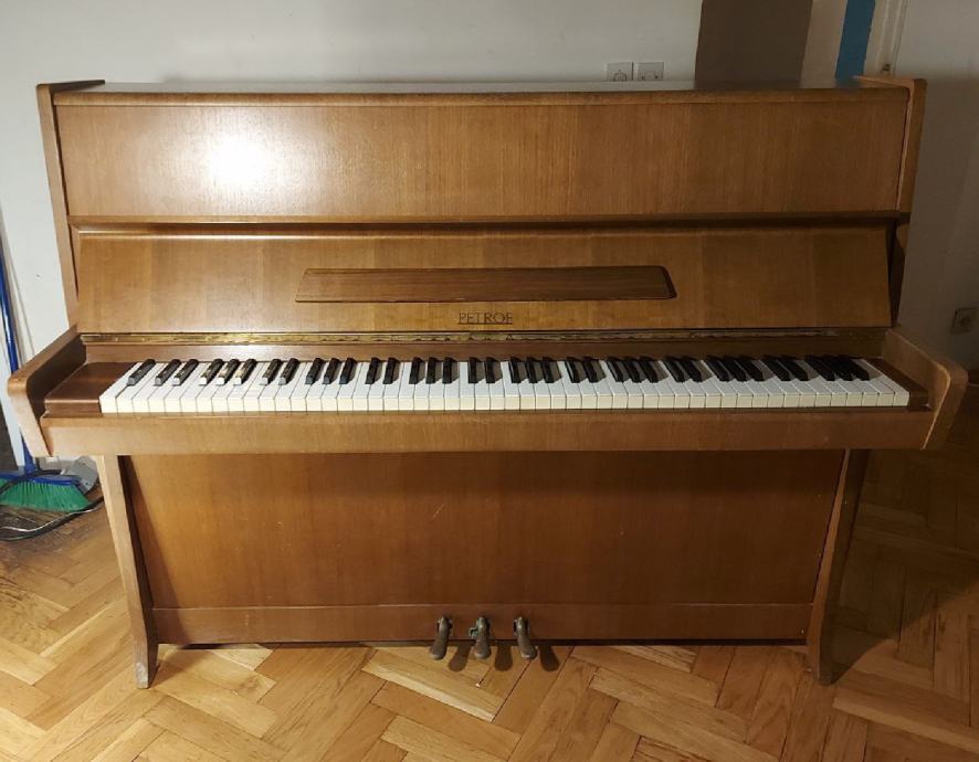 Pianino Petrof