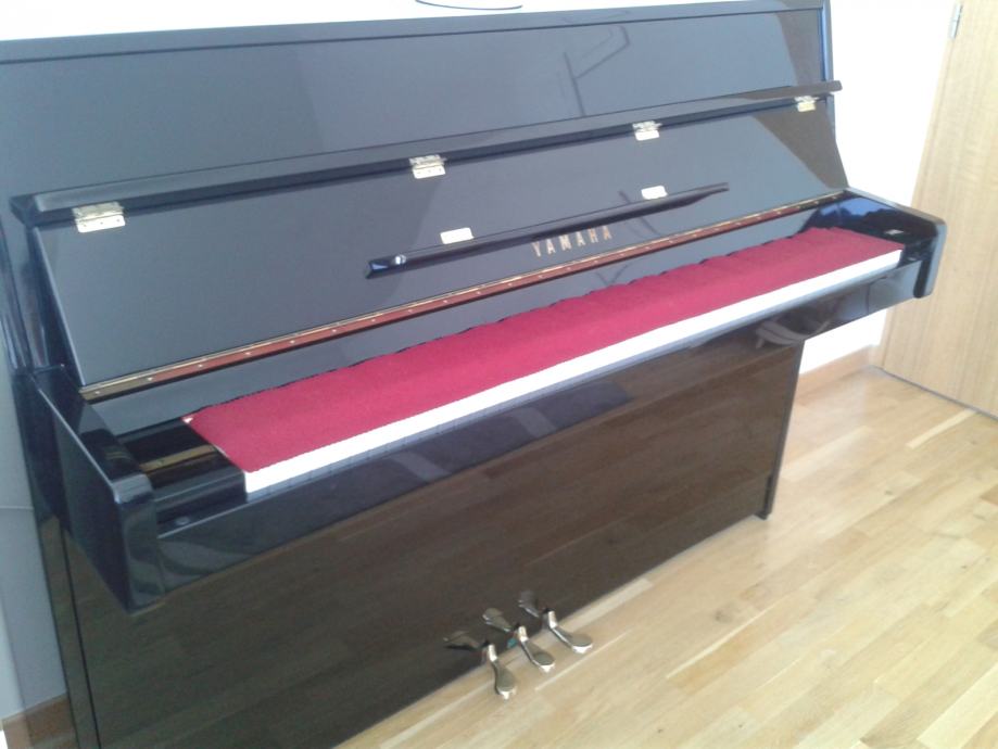 Pianino Yamaha, crni