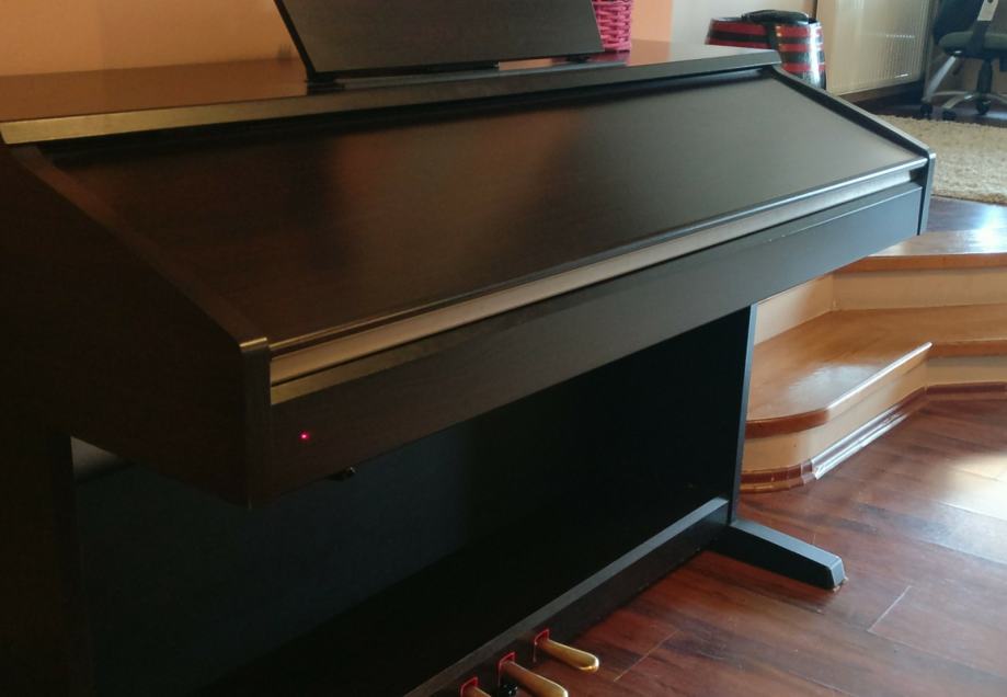 Yamaha CVP-401 Clavinova digitalni pianino / klavir