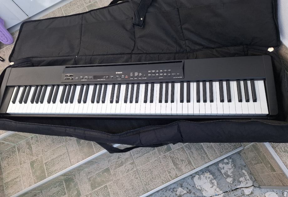 Yamaha p 80, sa torbom i sustain pedalom