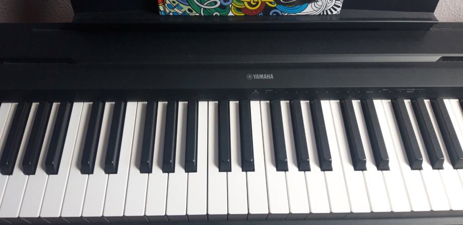 Yamaha P45-crni digitalni pianino