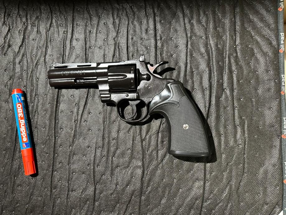 Colt Python 1979.g. .357Mag. Crni 4″