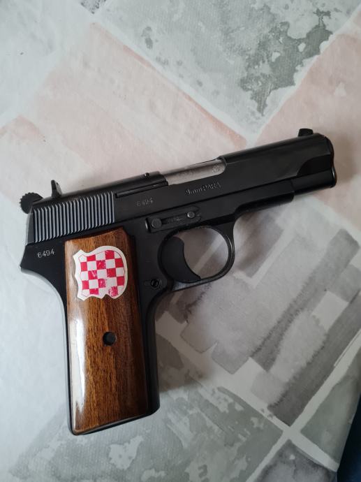 Crvena Zastava, pistolj