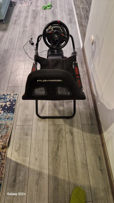 Playseat i thrustmaster volan