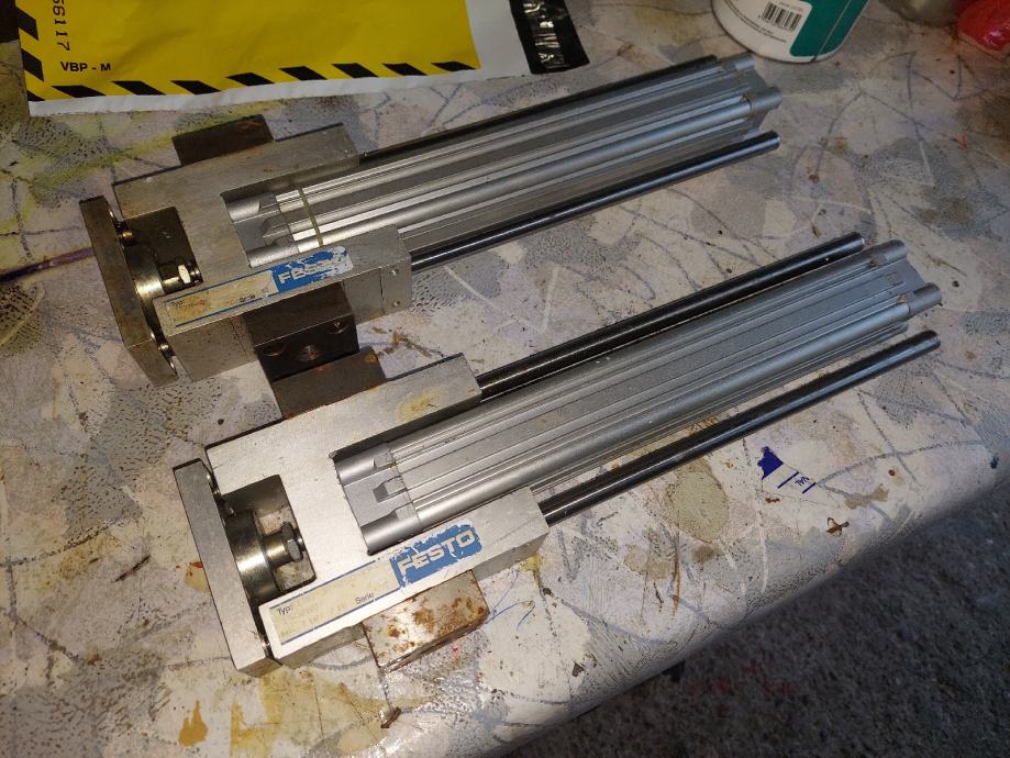 Festo pneumatski cilindar i dodavac FENG-32-250-KF