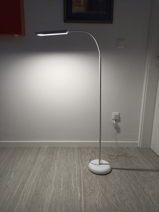 LAMPA PODNA EGLO 5,3 W PRIGUŠIVA