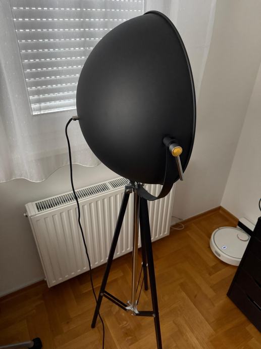 Podna lampa