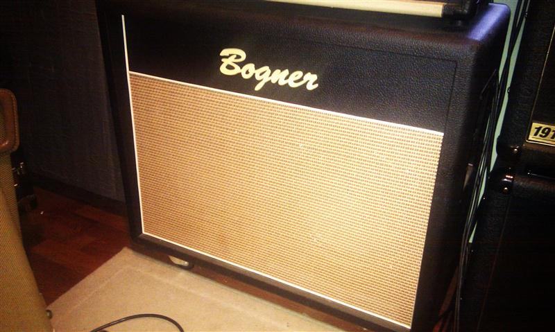 Bogner 2x12" oversized, closed back