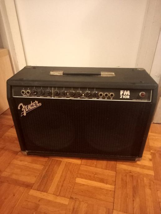 Fender FM210R gitarsko pojačalo