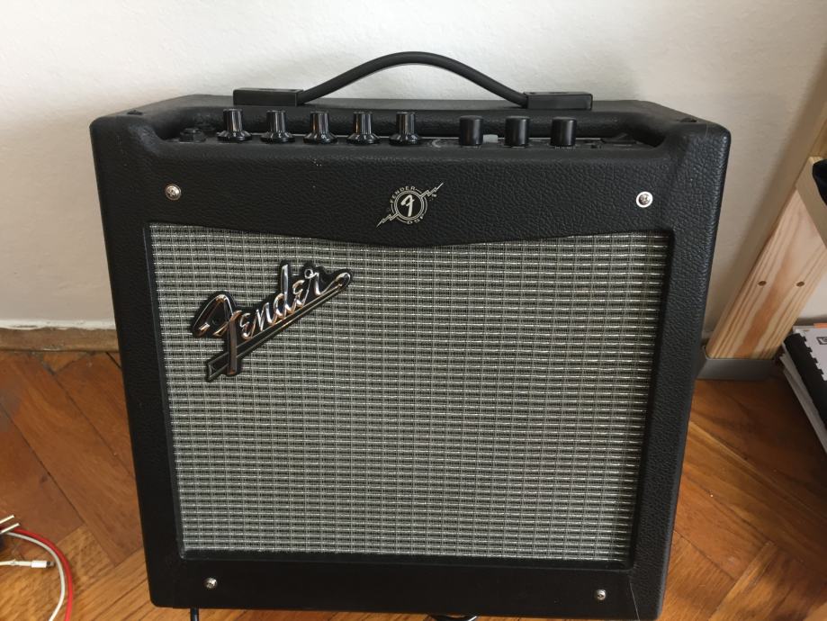 Fender Mustang I V2. 20-watt