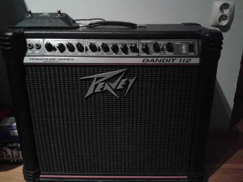 HITNO! PRODAJEM PEAVEY BANDIT 112 + FOOTSWITCH