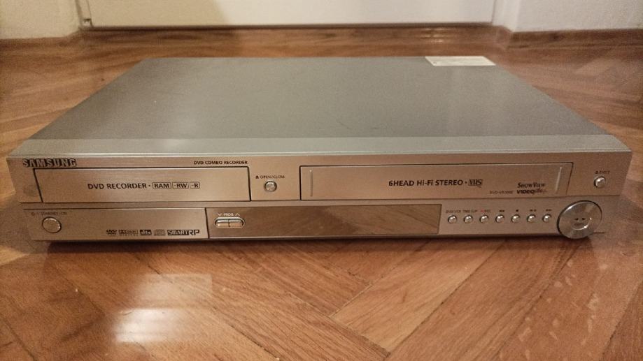VHS/DVD player/recorder poklanjam