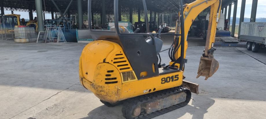 mini bager jcb 8015