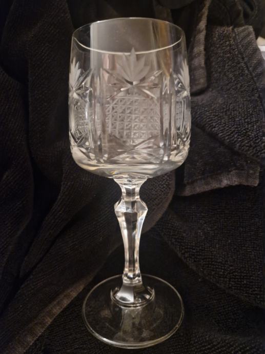 Kristalne čaše za vino