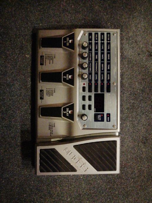 boss me-20 multieffect pedala