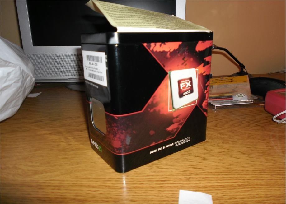 AMD FX-8320 3.5ghz 8-CORE -- POVOLJNO!