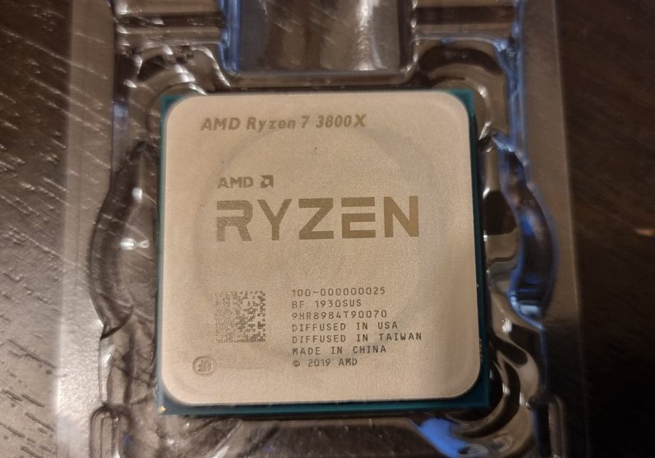 AMD Ryzen 7 3800X + Wraith Prism cooler