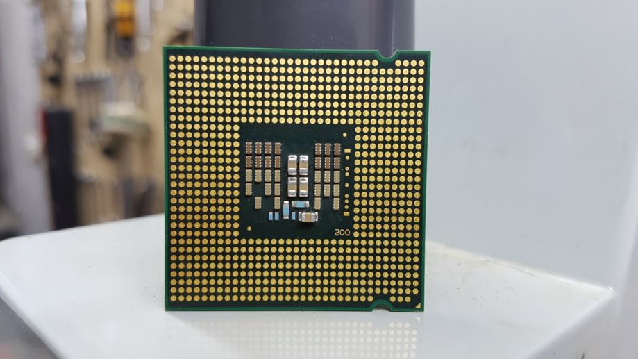 intel core 2 quad q8300 windows 11