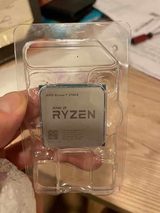 Ryzen 2700x + cooler od 5600x