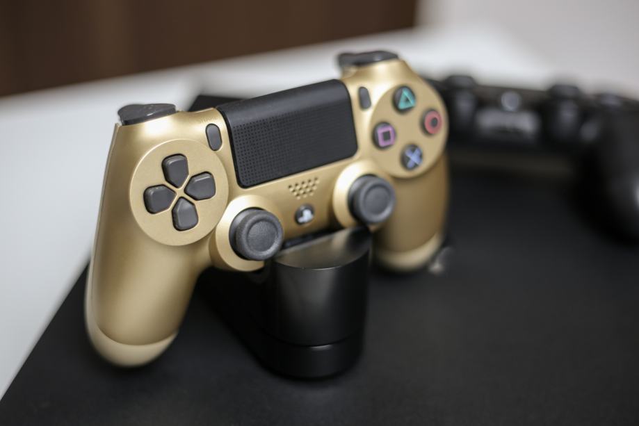 Playstation Pro Tb Hdr K Kontrolera Dvije Igre Kao Novo