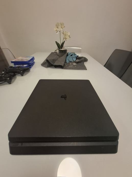 PlayStation 4 Slim 1TB