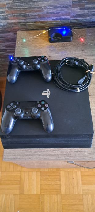 Prodajem PS4 Pro