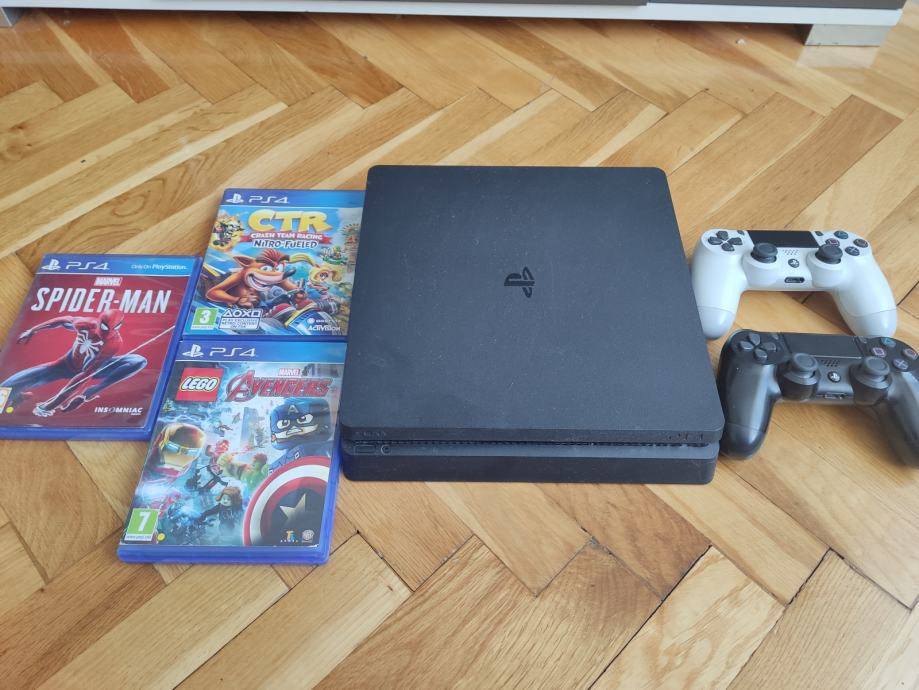 PS4 1Tb + 2 kontrolera i 3 igre