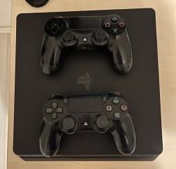 PS4 slim 1TB s 2 kontrolera + GTA V i stare fife