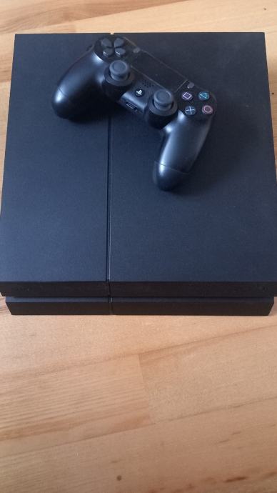 ps4 + 11 igrica 500 gb