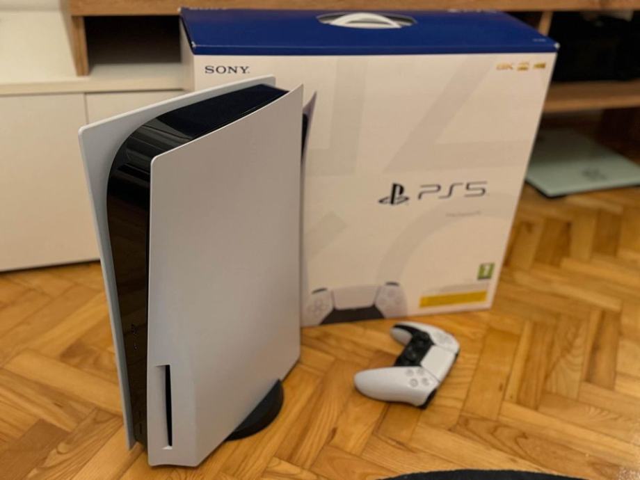 Ps5/Playstation 5 disk verzija u top stanju 10/10 sa 11 igrica !PRILIK